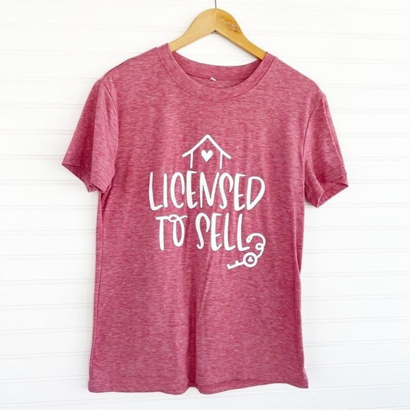 Real Estate Licensed to Sell graphic Tshirt Size Medium - Picture 2 of 9